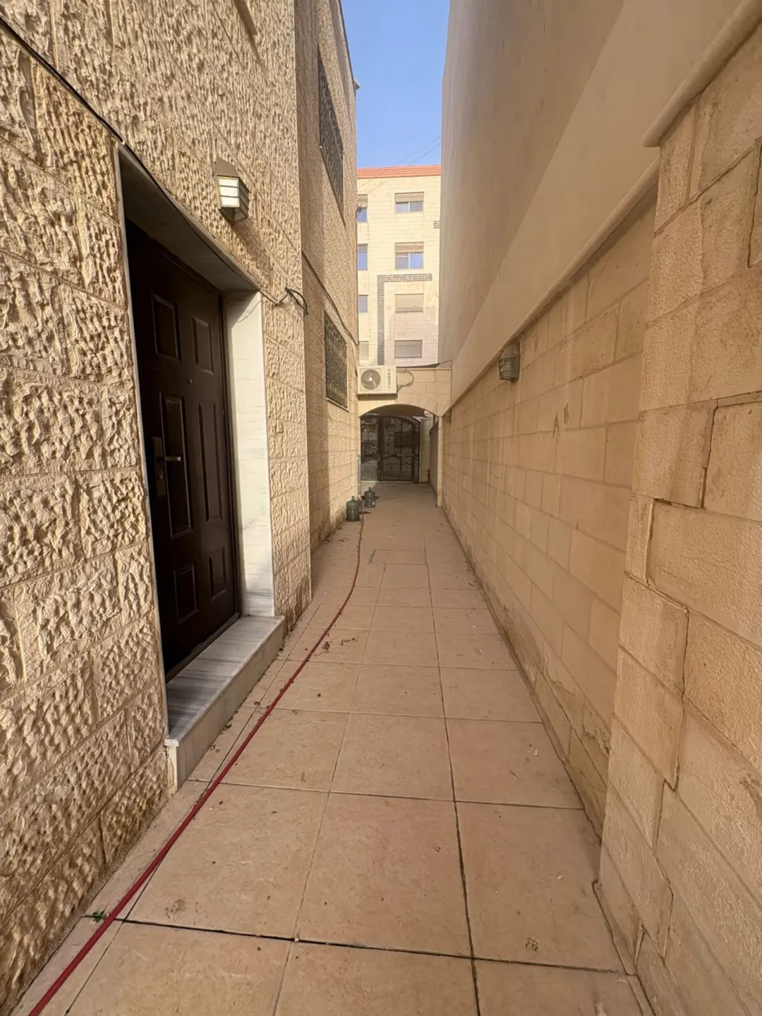فيلا فاخرة للبيع في الزرقاء جبل طارق