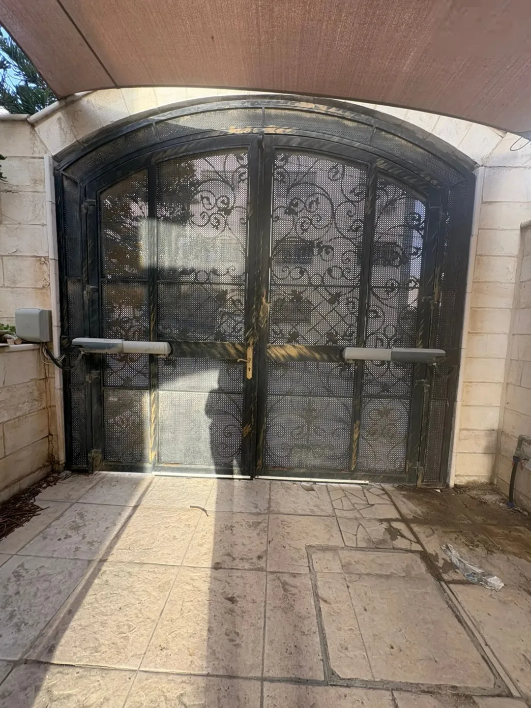 فيلا فاخرة للبيع في الزرقاء جبل طارق