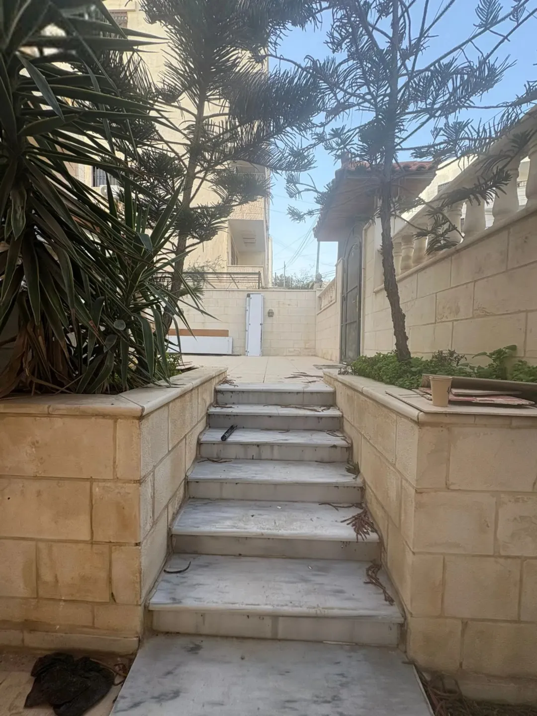 فيلا فاخرة للبيع في الزرقاء جبل طارق