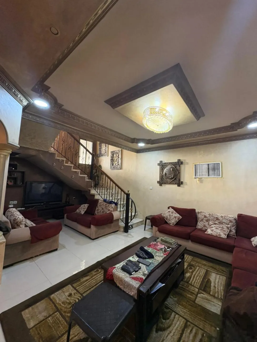فيلا فاخرة للبيع في الزرقاء جبل طارق