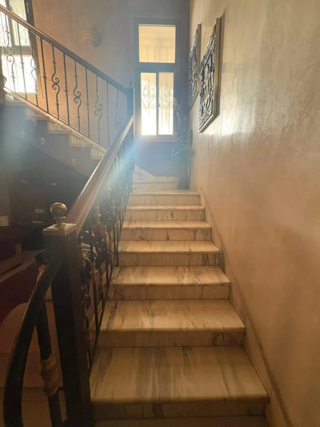 فيلا فاخرة للبيع في الزرقاء جبل طارق