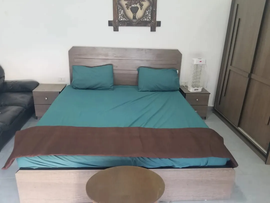 شاليه للبيع او البدل بسياره حديثه كجزء من الثمن في البحر الميت بالقرب من منتجع البحيره
