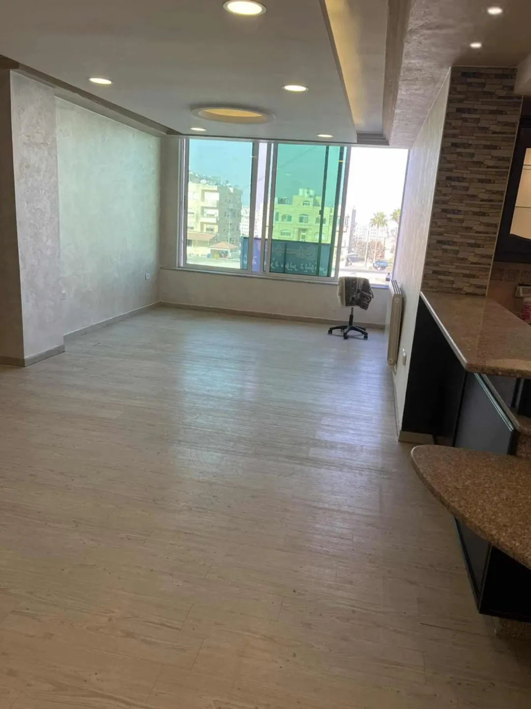 شقة سكنية تجارية فاخرة للبيع تحفة فنية في قلب ضاحية الرشيد