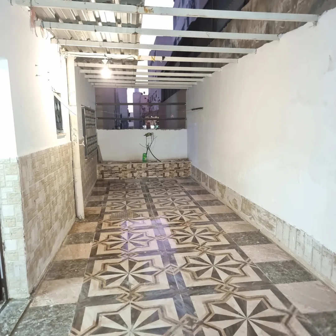 شقة طابق ارضي للبيع في الزرقاء جبل طارق