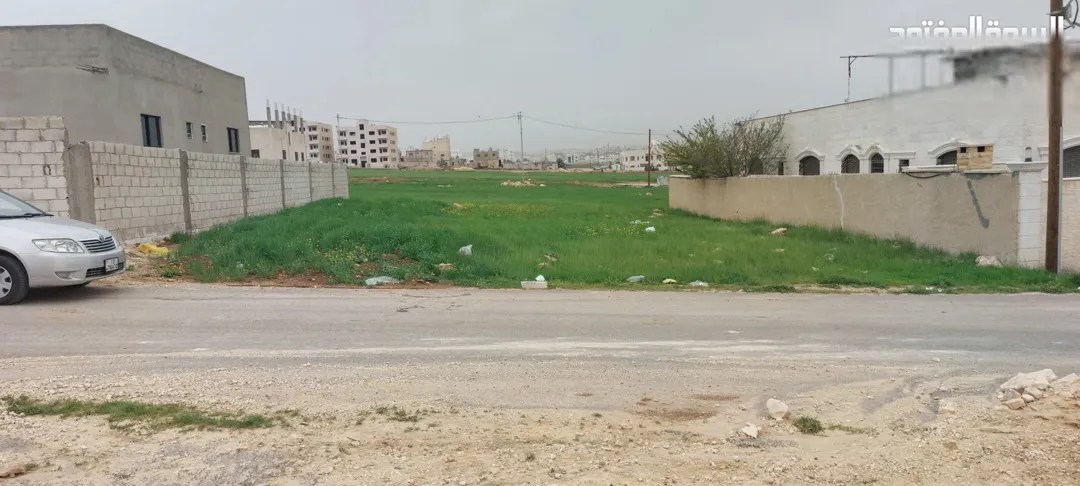 أرض سكنية مميزة للبيع في جاوا على شارعين