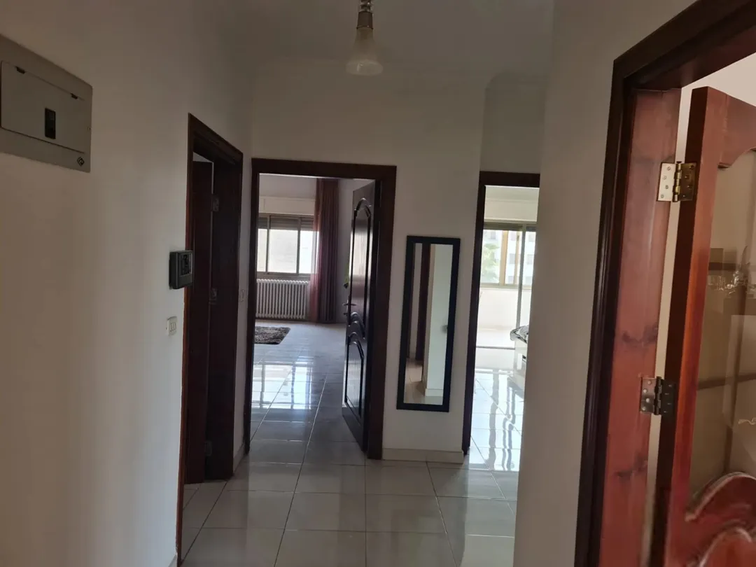 شقة فاخرة مفروشة للإيجار السنوي في الصويفية | ID 869166
