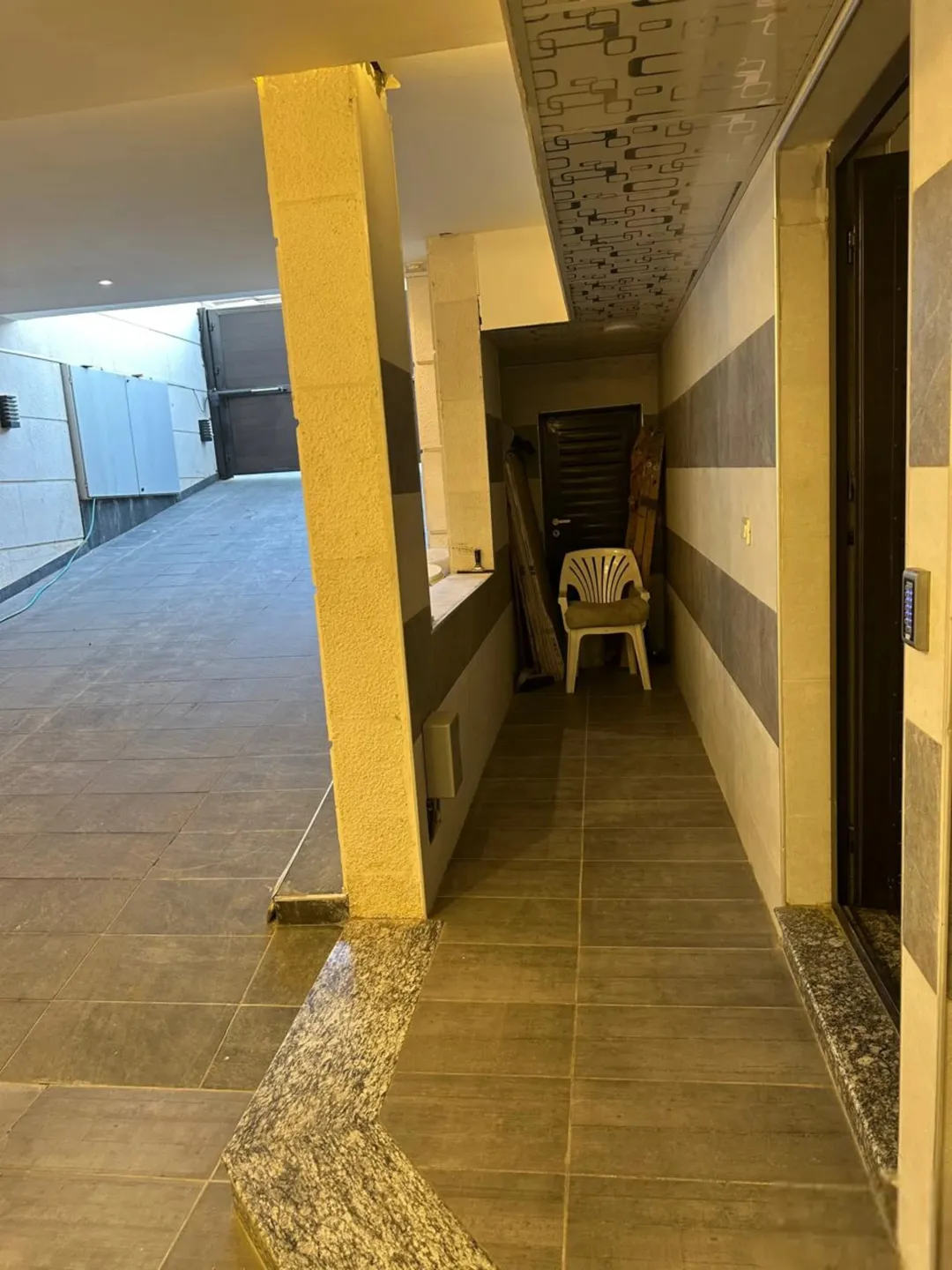 طريق المطار خلف المدارس العالمية منطقة الحويطي شقه طابق اول او ثاني بمساحة 170بمواصفات مميزة: