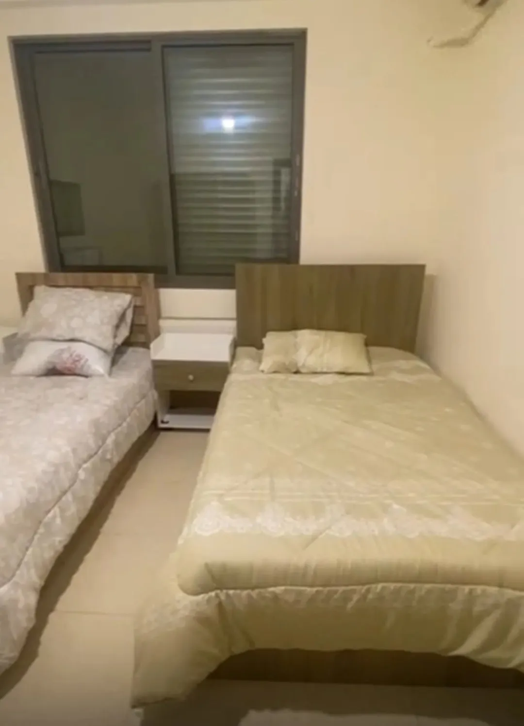 شقة مفروشة للإيجار في دير غبار مع حديقة وساحات خارجية | ID 841662