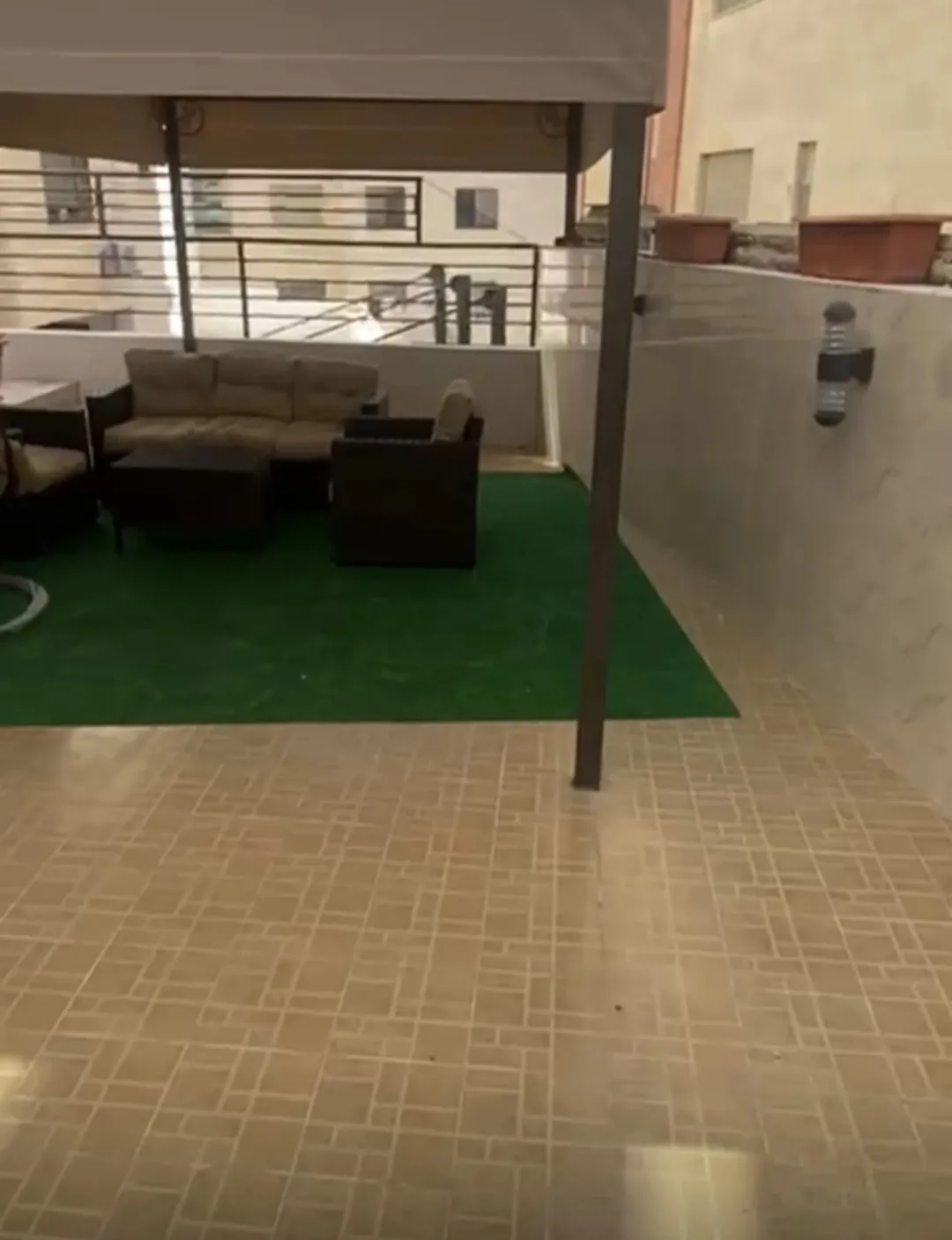 شقة مفروشة للإيجار في دير غبار مع حديقة وساحات خارجية | ID 841662