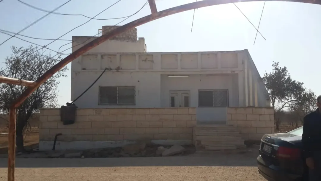 ارض من أرضي جنوب عمان نص دونم مع بيت وبير ماء زيزيا