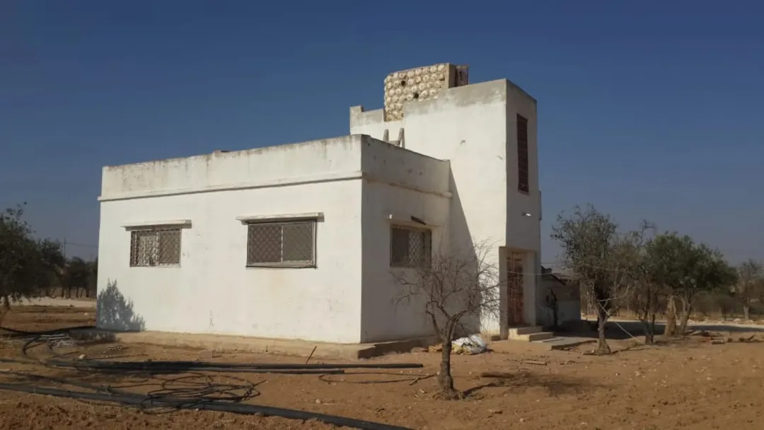ارض من أرضي جنوب عمان نص دونم مع بيت وبير ماء زيزيا