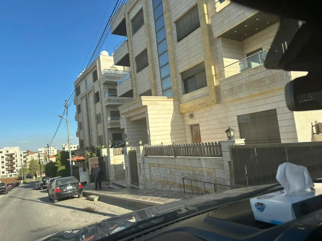 شقة فاخرة للبيع في قلب الظهير