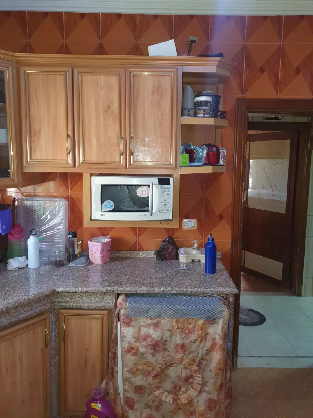 شقة سكنية نظيفة للبيع في الزرقاء – جبل طارق