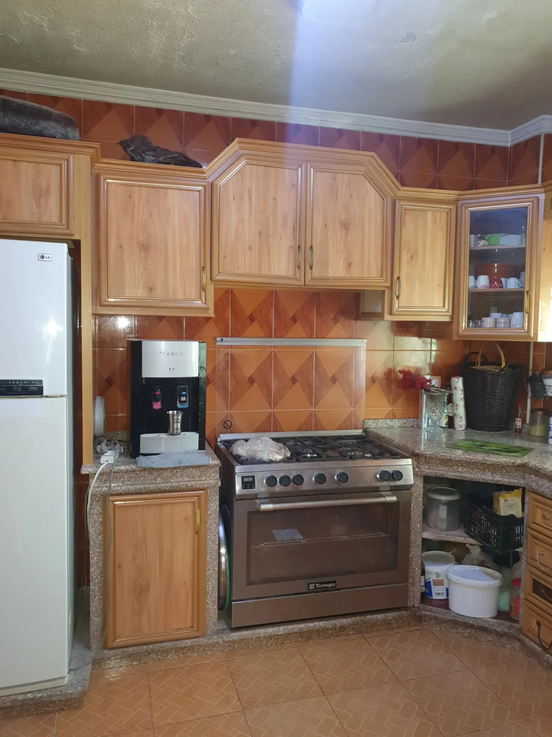 شقة سكنية نظيفة للبيع في الزرقاء – جبل طارق