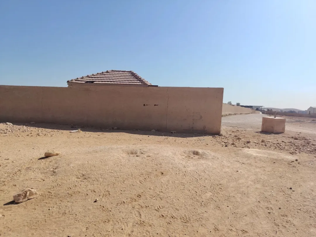 أرض زراعية مميزة للبيع في الموقر