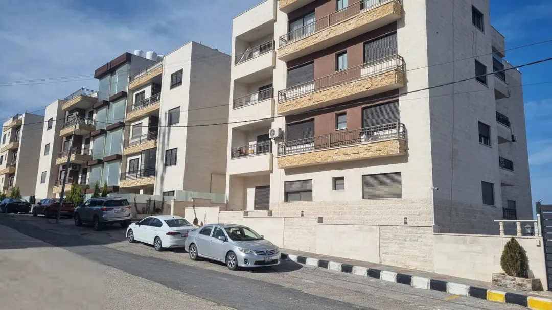 شقة طابقية فاخرة في ام عبهرة خلف منطقة الظهير