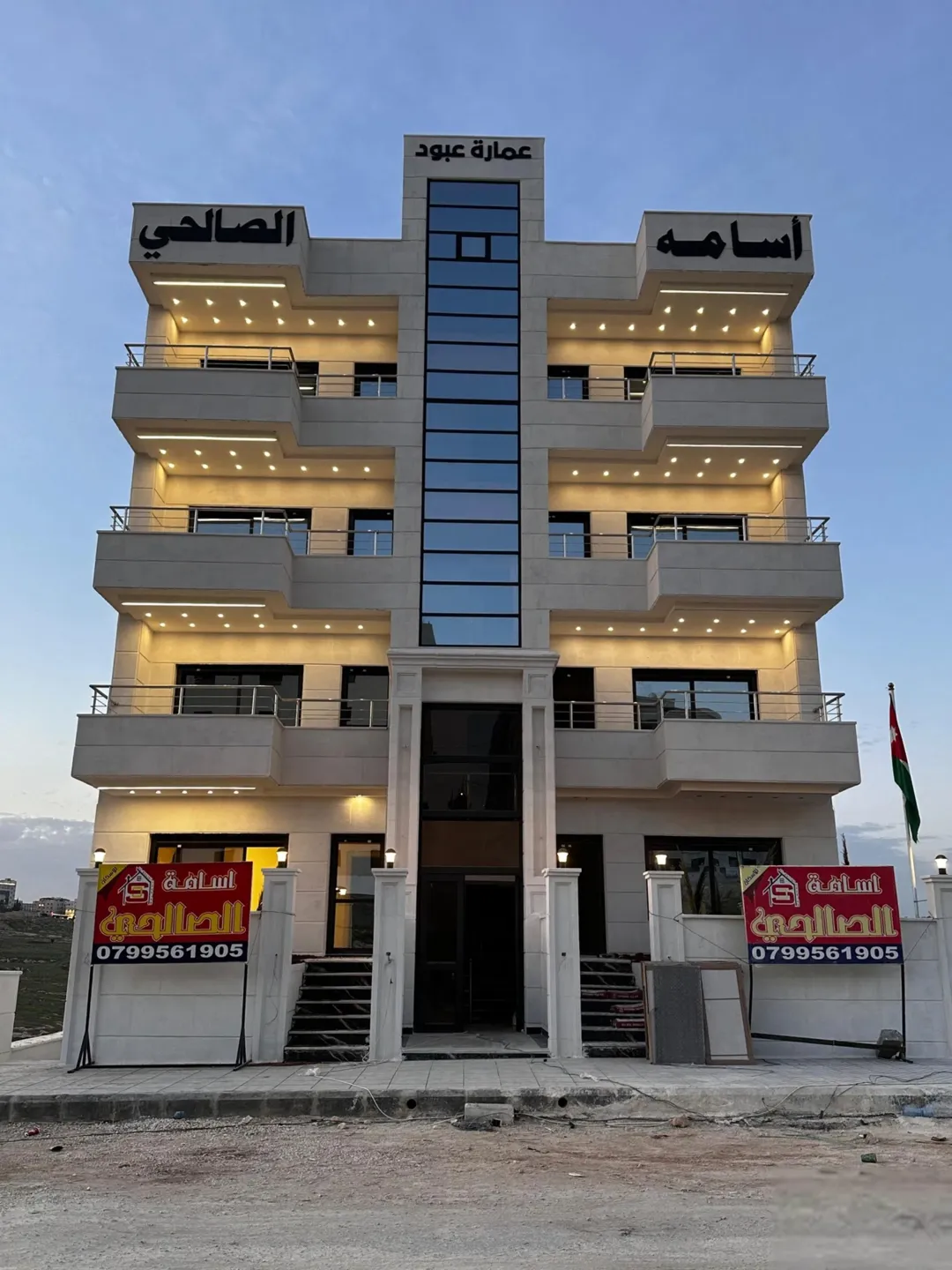 شقة فاخرة في طابق مرتفع مع روف