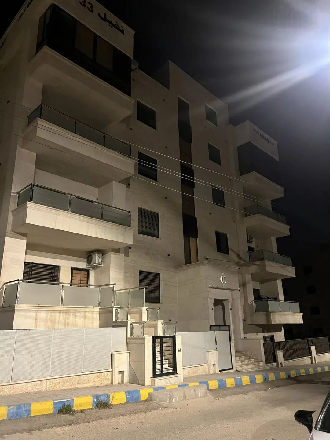 شقة للبيع في منطقة الراهبات مساحة 175 مترًا مربعًا طابق ثاني