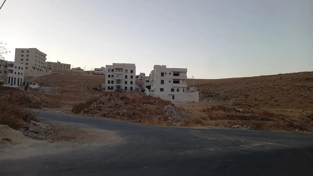 أرض للبيع 506 متر مربع ، عمان ـ طبربور ، عين رباط، الارض على شارع فلل هادئه جدا …… ، الأرض عالي