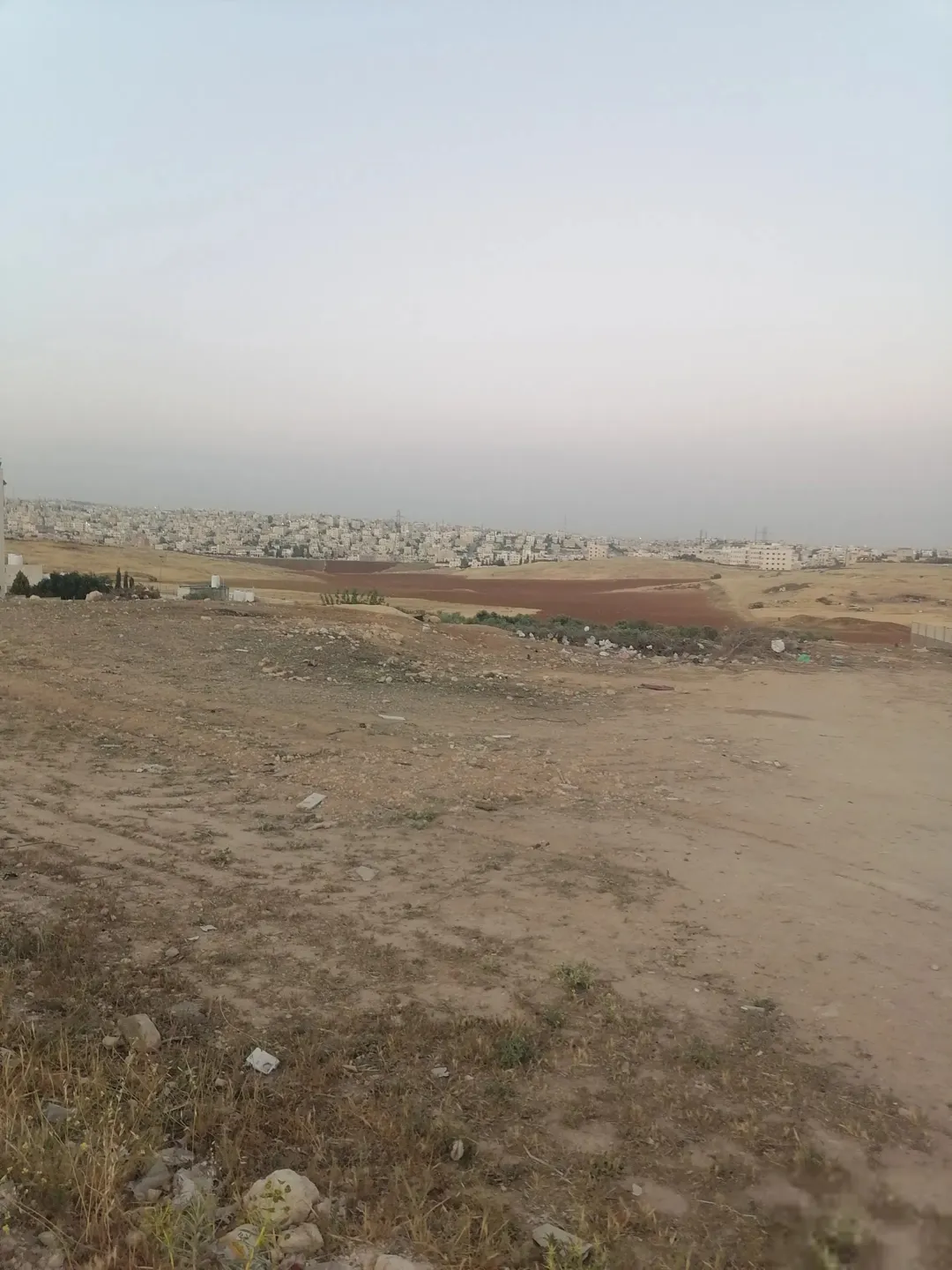 أراضي سكنية مميزة للبيع في اليادودة قرب شارع المطار