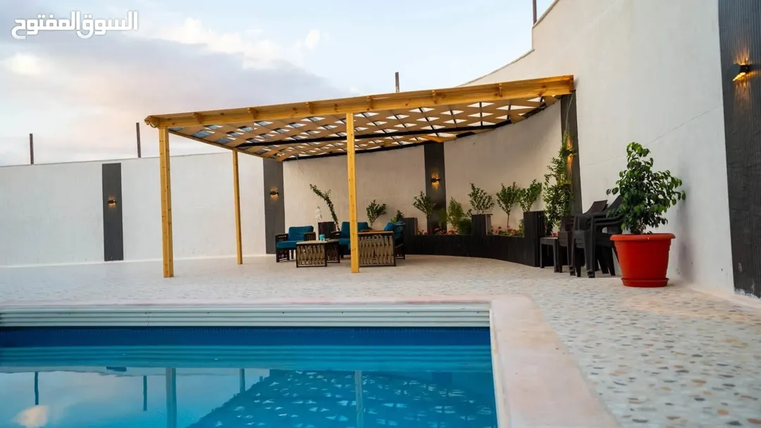 مزرعة للبيع في بيرين مع شاليه موقع مميز وإطلالة رائعة في مساحة 550متر