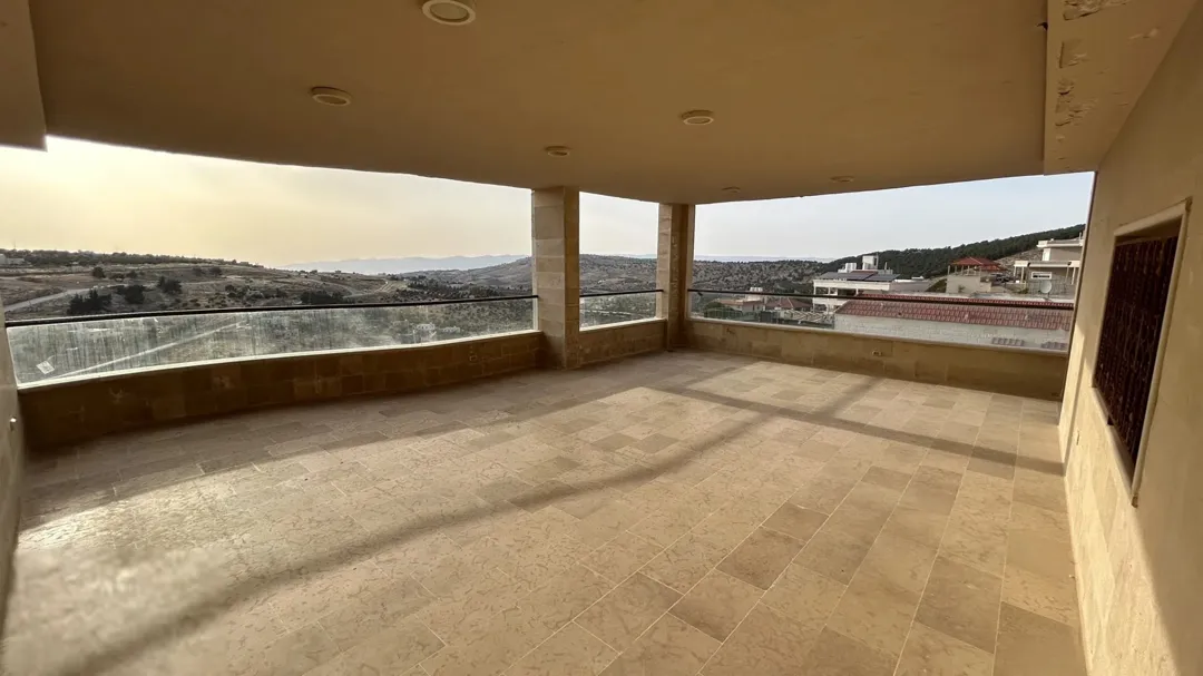 مزرعة و فيلا فاخرة تبعد عن شارع الاردن باقل من 10 دقائق.