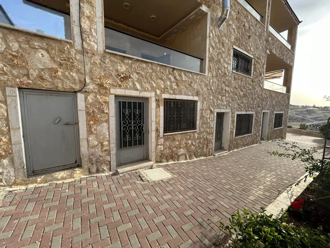 مزرعة و فيلا فاخرة تبعد عن شارع الاردن باقل من 10 دقائق.