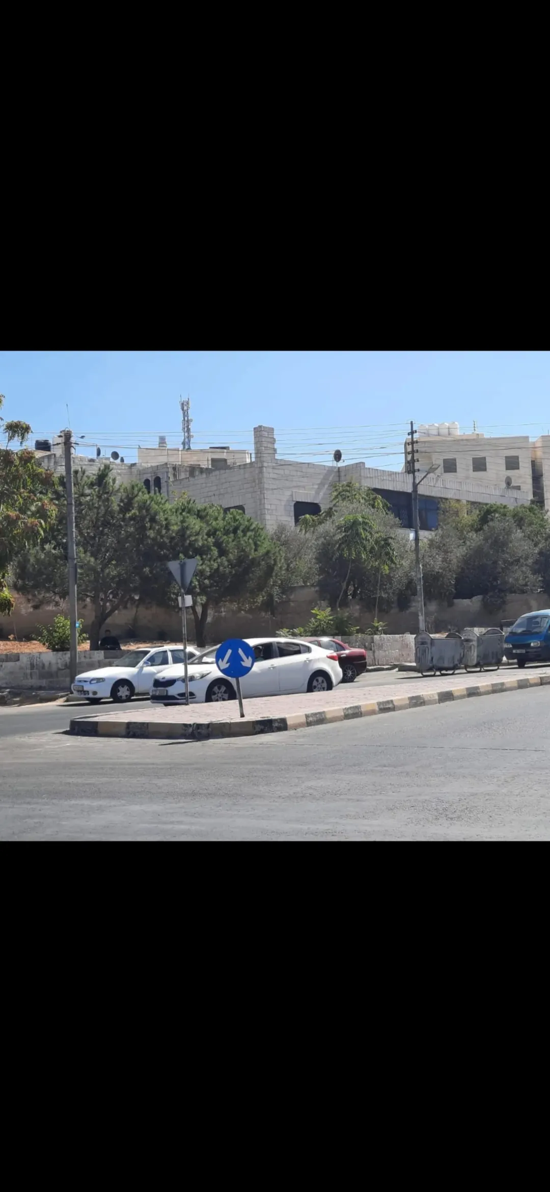 عمارة للبيع في صويلح – حي الإرسال بمساحة أرض واسعة