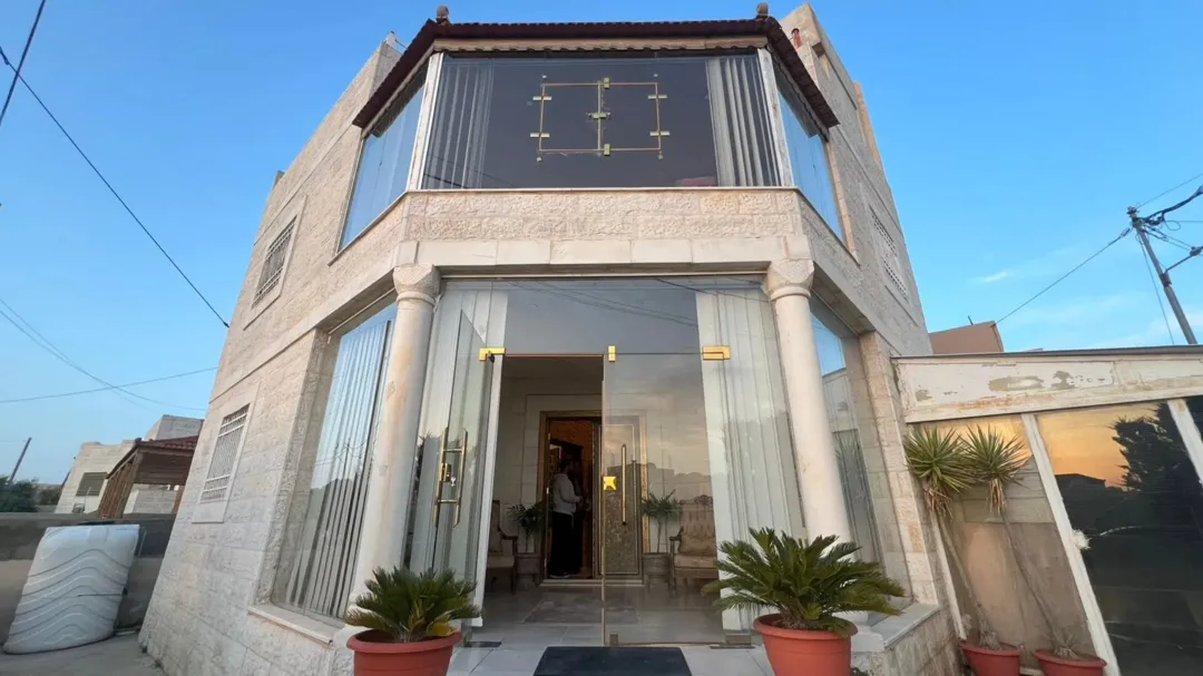 منزل مستقل نظام فيلا فاخر في قلب مادبا دوبلكس 3 طوابق