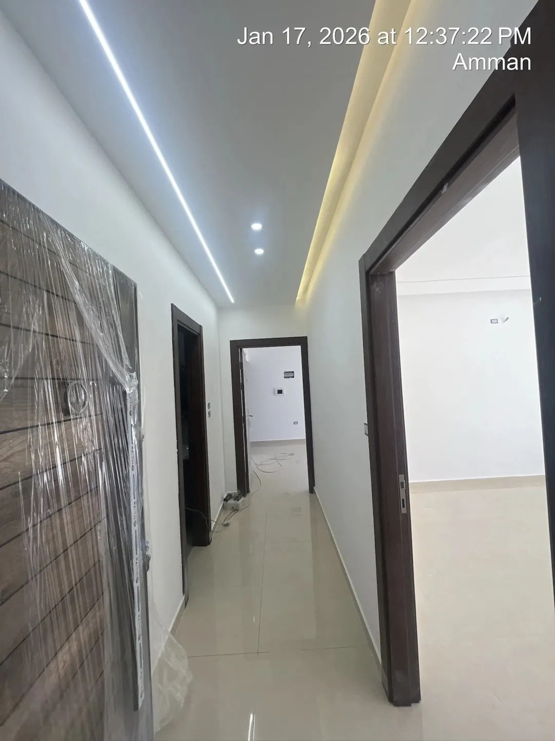شقة طابق شبه أرضي فاخرة في البنيات بالقرب من شارع المطار وجامعة البتراء
