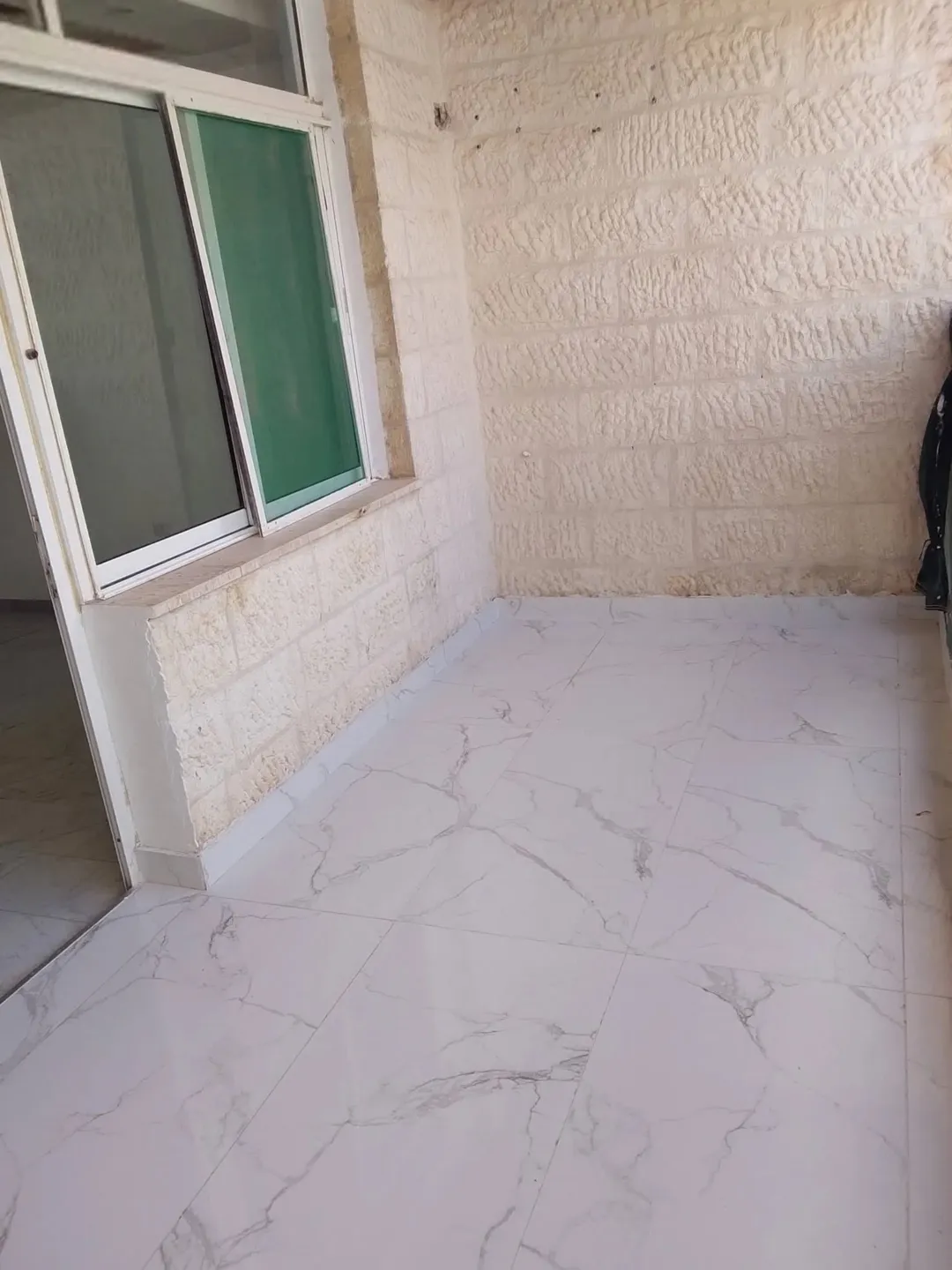 شقة فاخرة للبيع في موقع استثنائي بالعلياء عمان