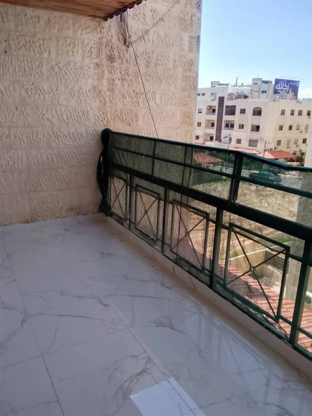 شقة فاخرة للبيع في موقع استثنائي بالعلياء عمان