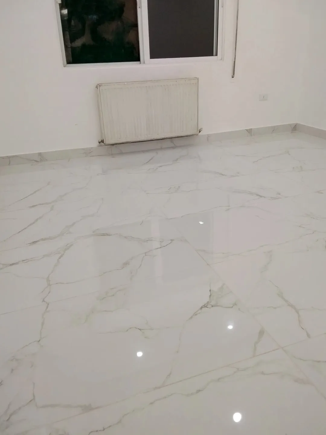 شقة فاخرة للبيع في موقع استثنائي بالعلياء عمان