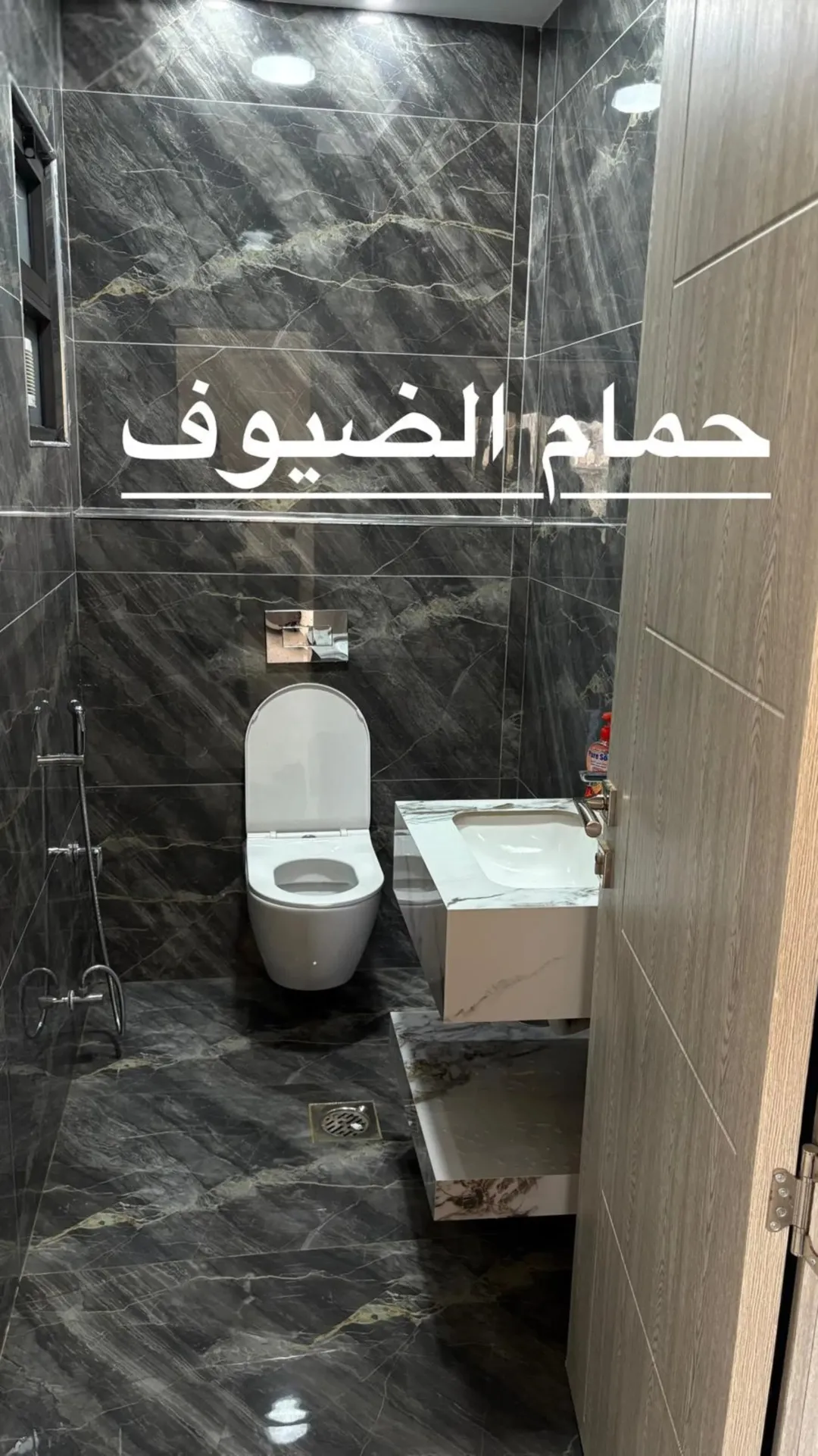 شقة مفروشة فاخرة للإيجار السنوي بالقرب من جامعة العلوم التطبيقية