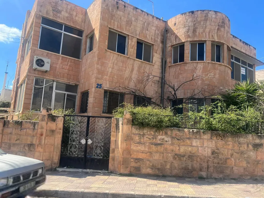 فيلا للبيع في جبل الحسين