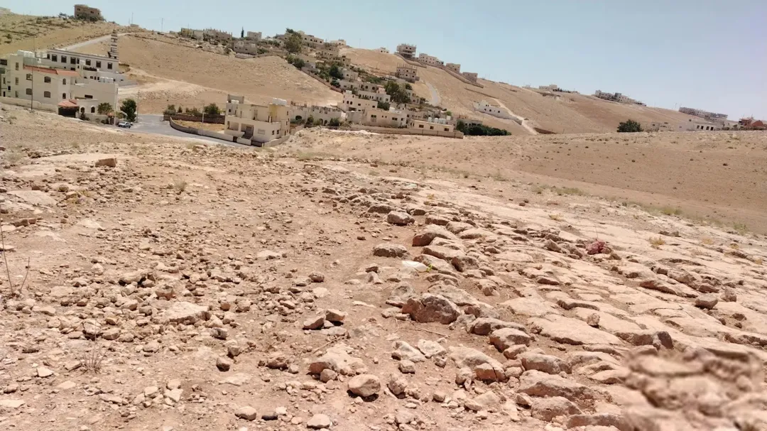 دونم ارض اخر جريبا قريب من الارض التابعه لشفا بدران للبيع بسعر مغري