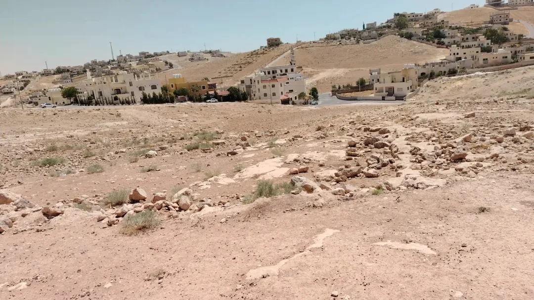 دونم ارض اخر جريبا قريب من الارض التابعه لشفا بدران للبيع بسعر مغري