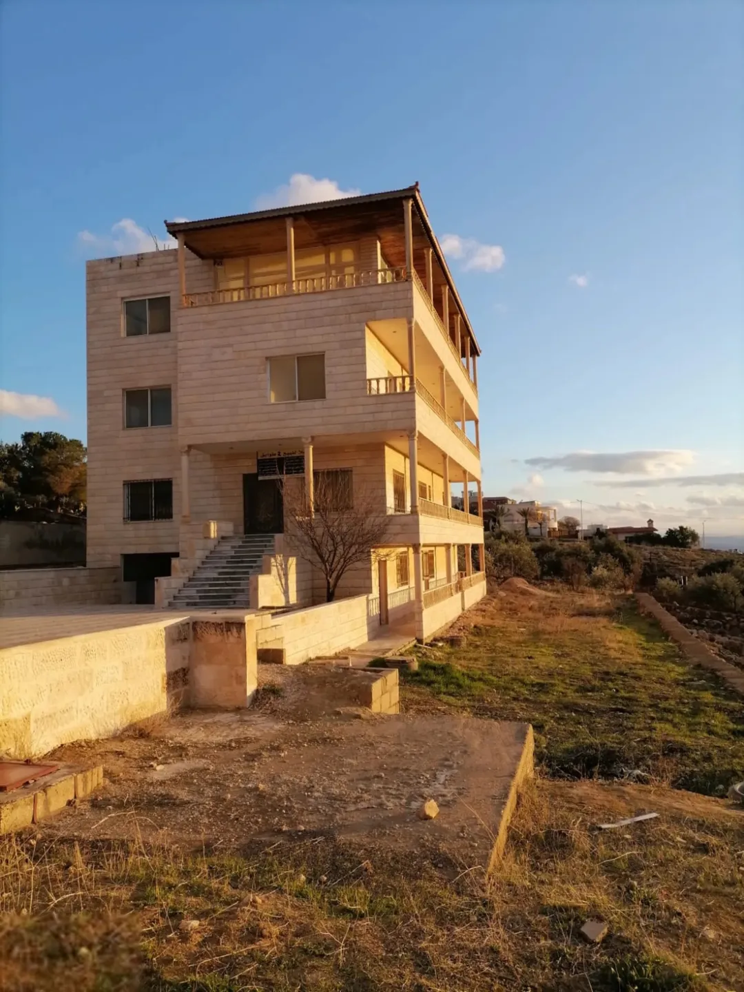 فيلا فاخرة للبيع في جرش الجبل الأخضر