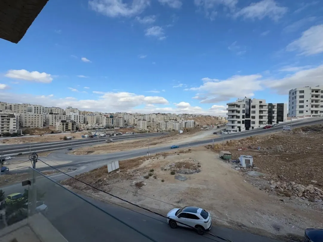 شقق فاخرة للبيع في قلب عبدون و دير غبار