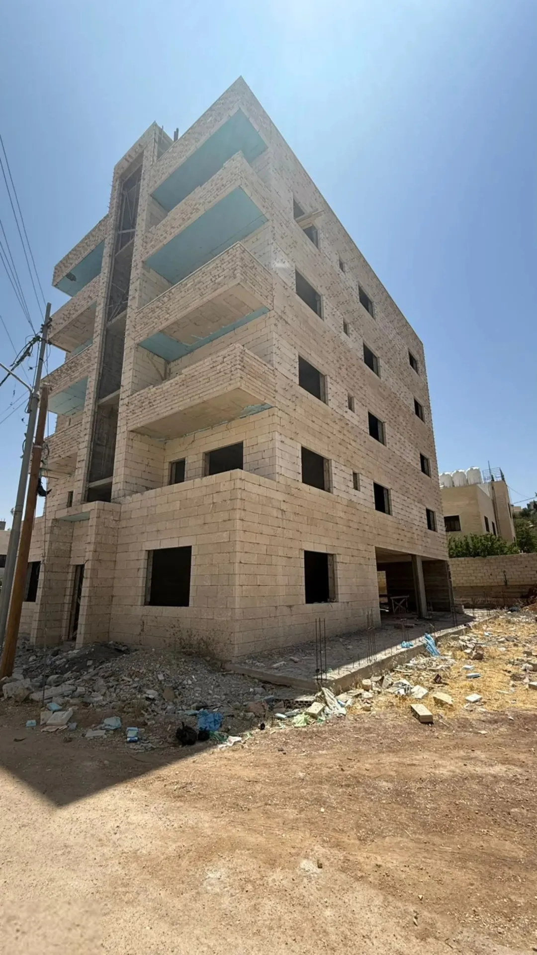 عمارة سكنية 5 طوابق عظم مكونه من 8 شقق