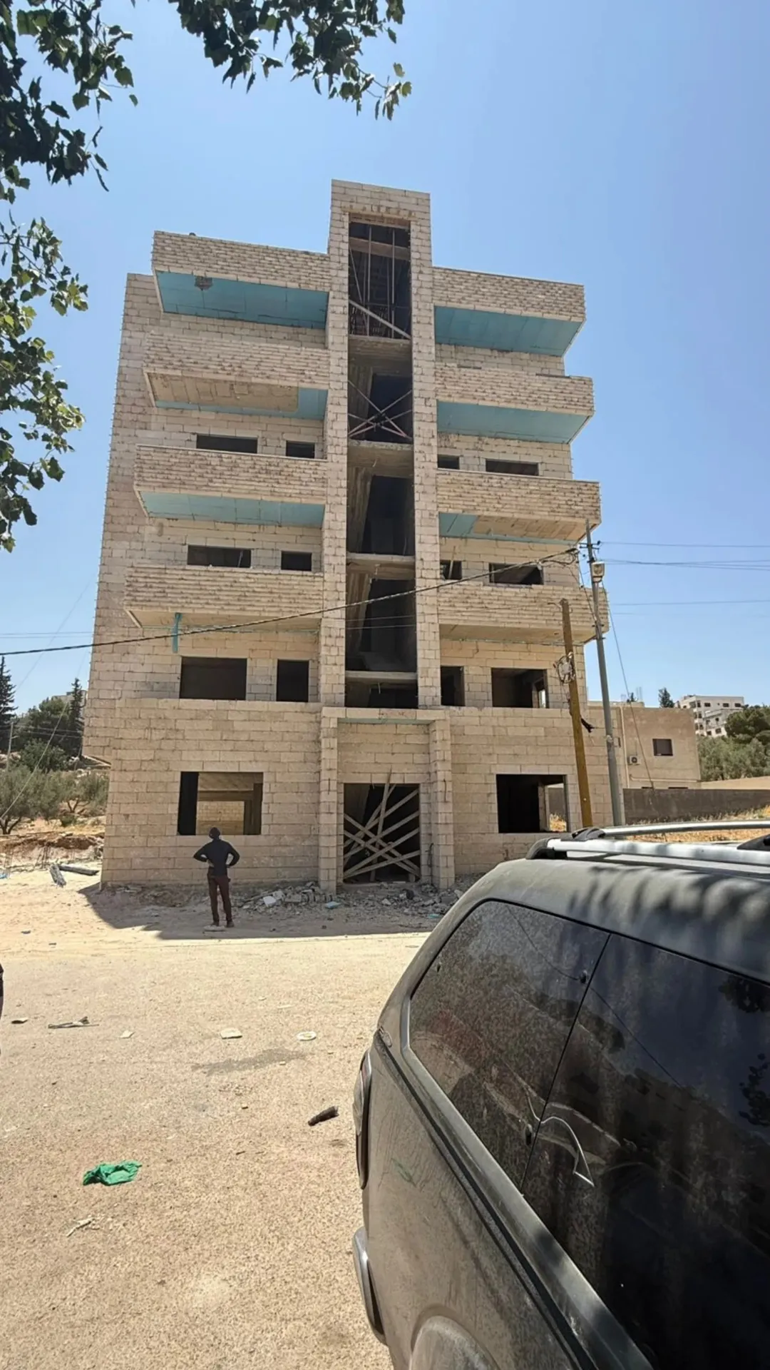 عمارة سكنية 5 طوابق عظم مكونه من 8 شقق