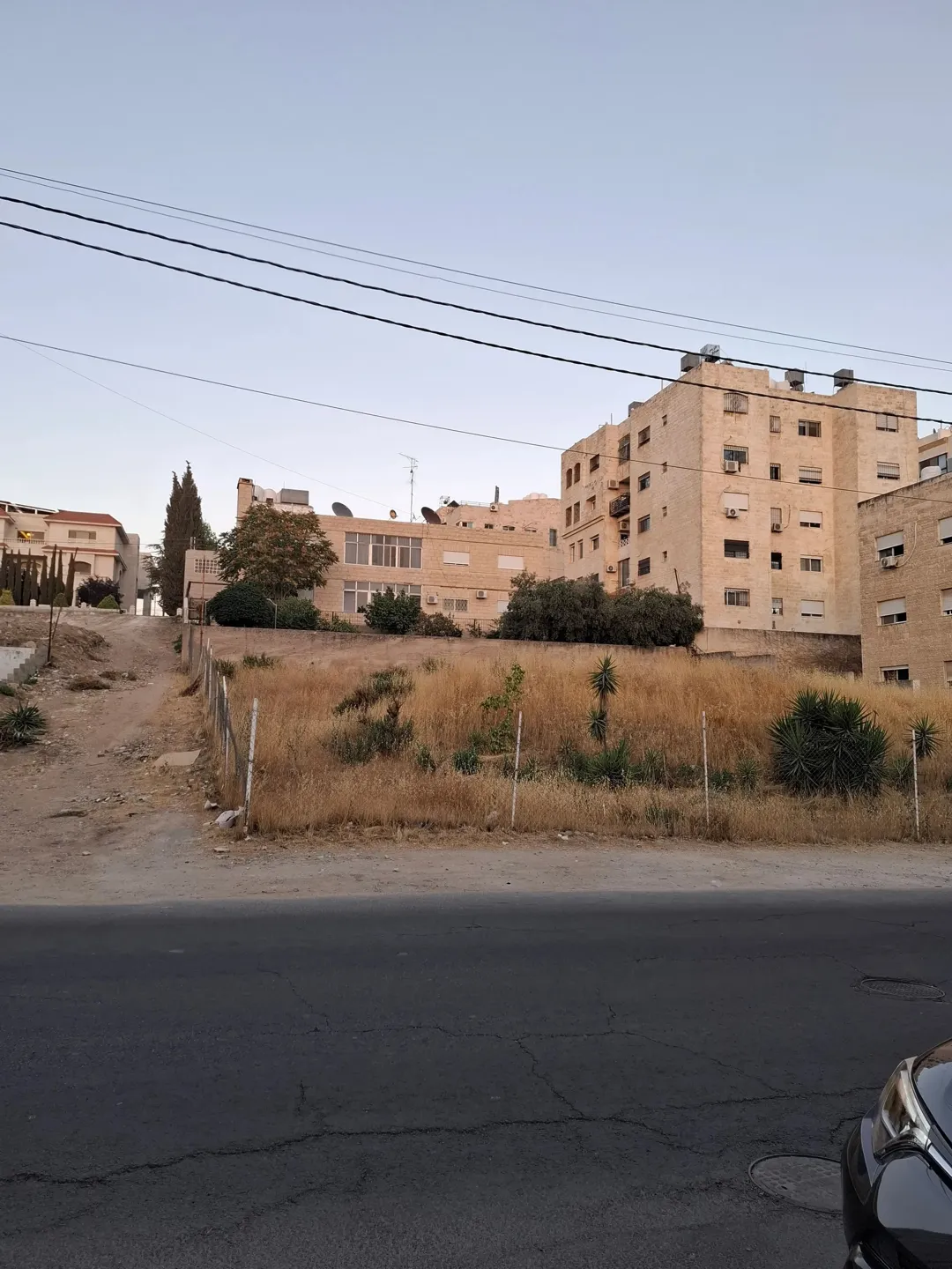 قطعة ارض مميزة جدا في ارقى مناطق الرابية سكن أ على شارعين، مباشرة