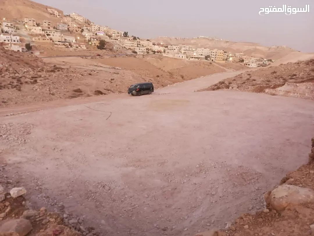 قطعه ارض سكنيه مقصوصه جاهزه للبناء عليها شارع مستقل 750 متر مساحه القطعه مباشره