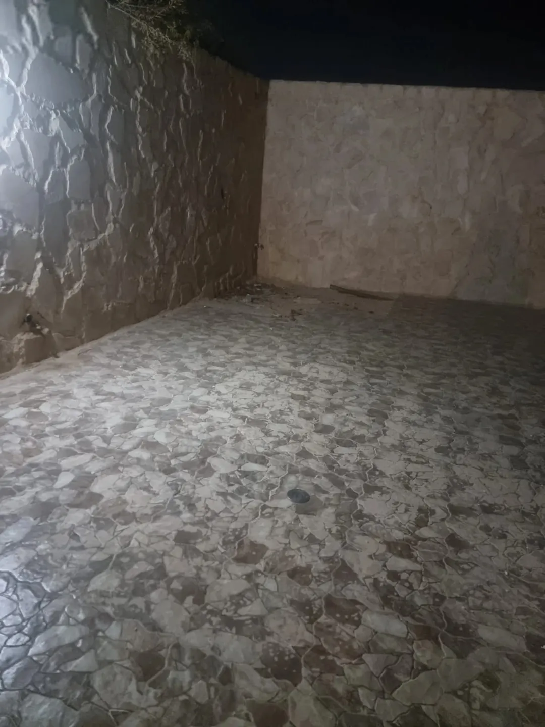 للبيع شقة مميزة في حي الديوان – الجبيهة