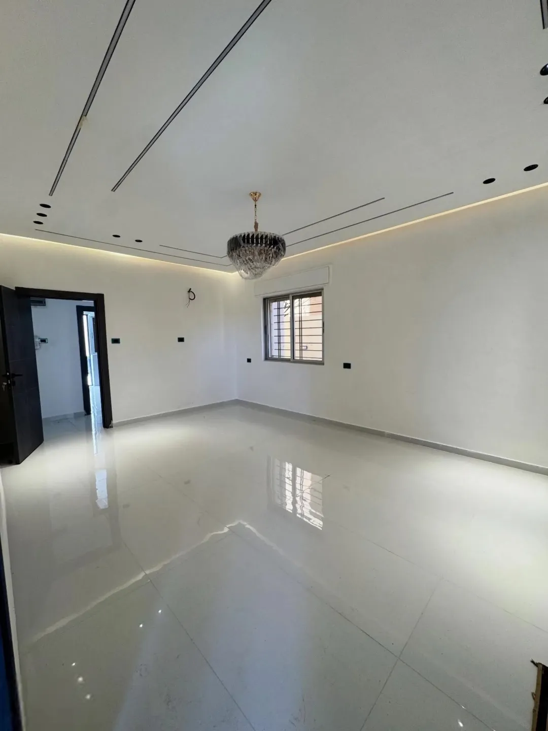 عقار استثماري او سكني للبيع بالكامل