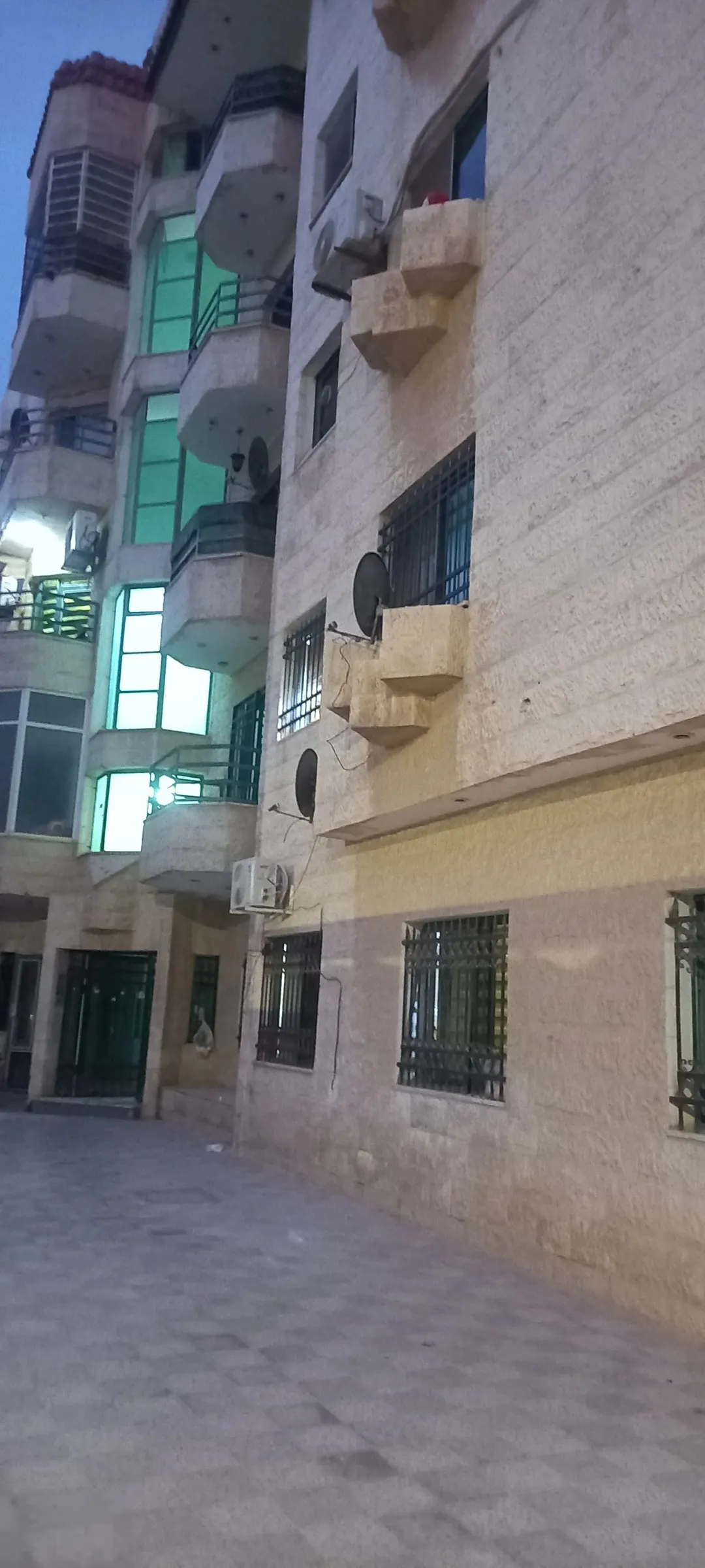 شقة أرضية للبيع