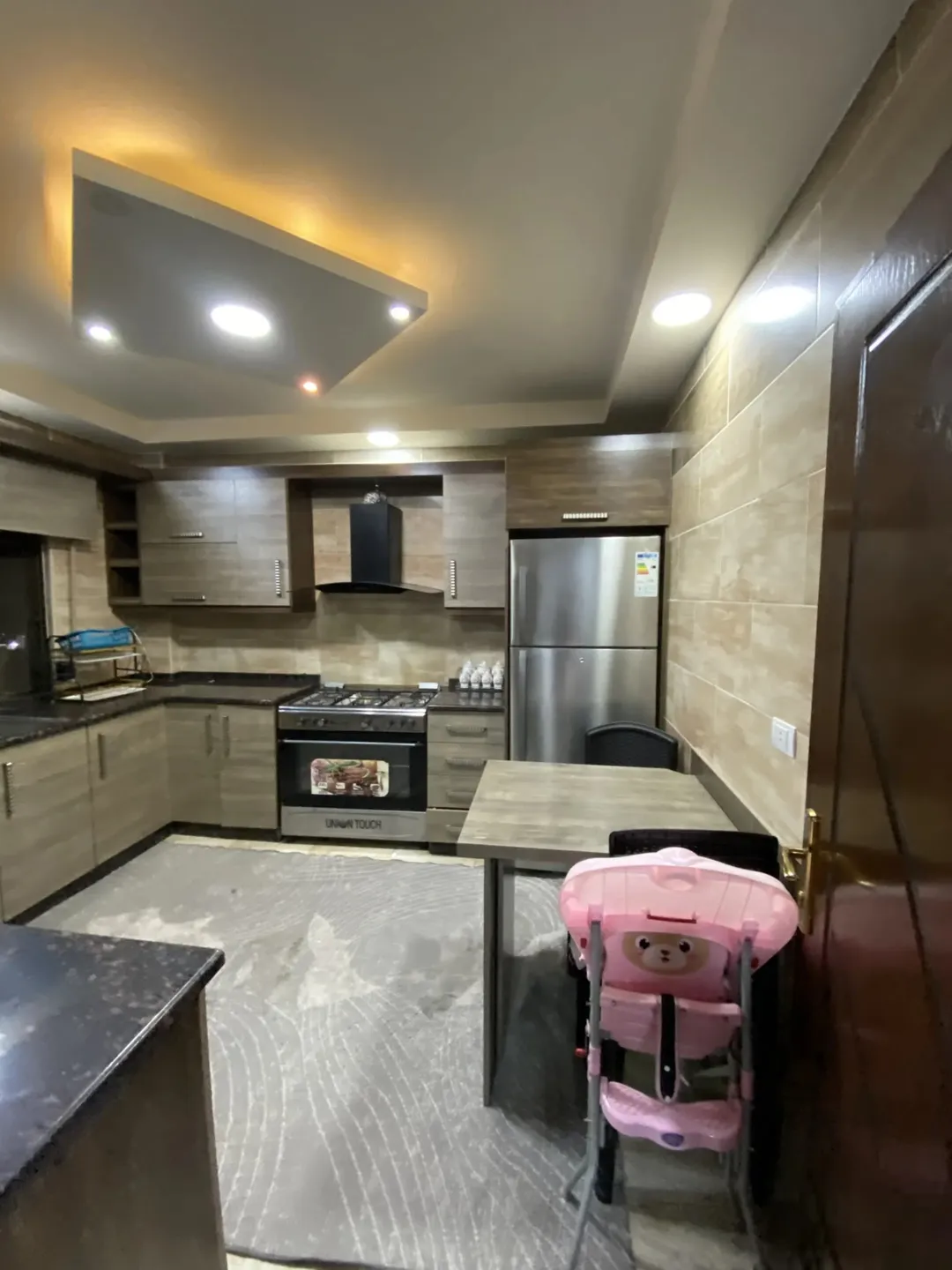 شقة للبيع في جبل طارق بالزرقاء – 90 متر مع مطبخ مجهز بالكامل