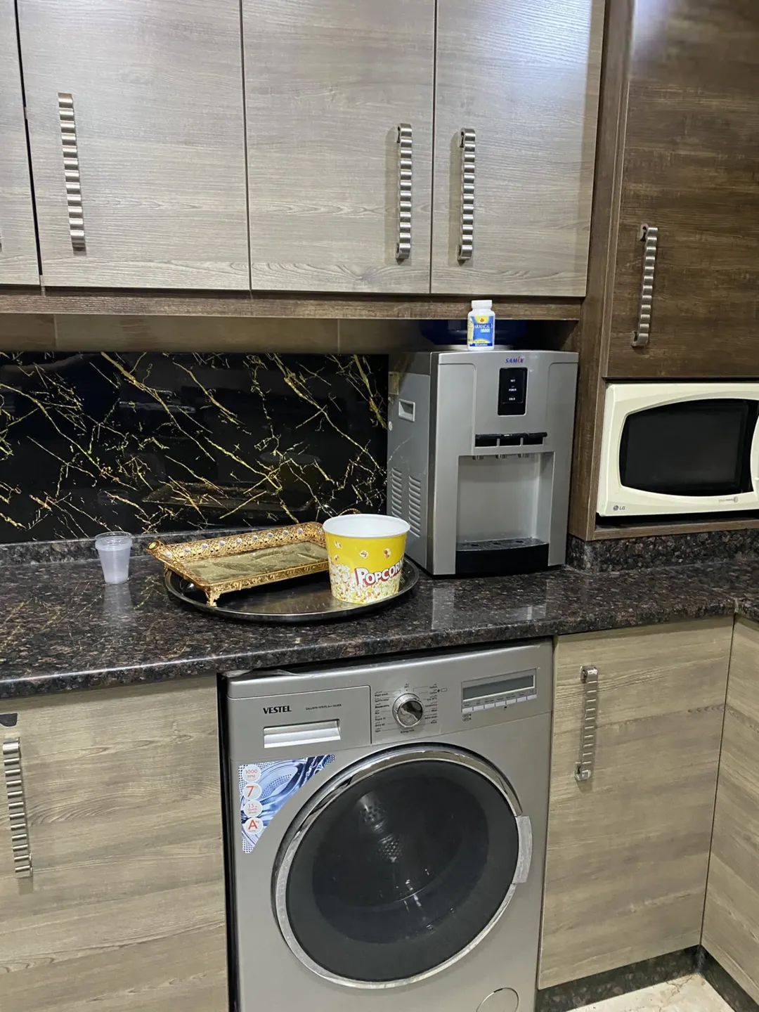 شقة للبيع في جبل طارق بالزرقاء – 90 متر مع مطبخ مجهز بالكامل