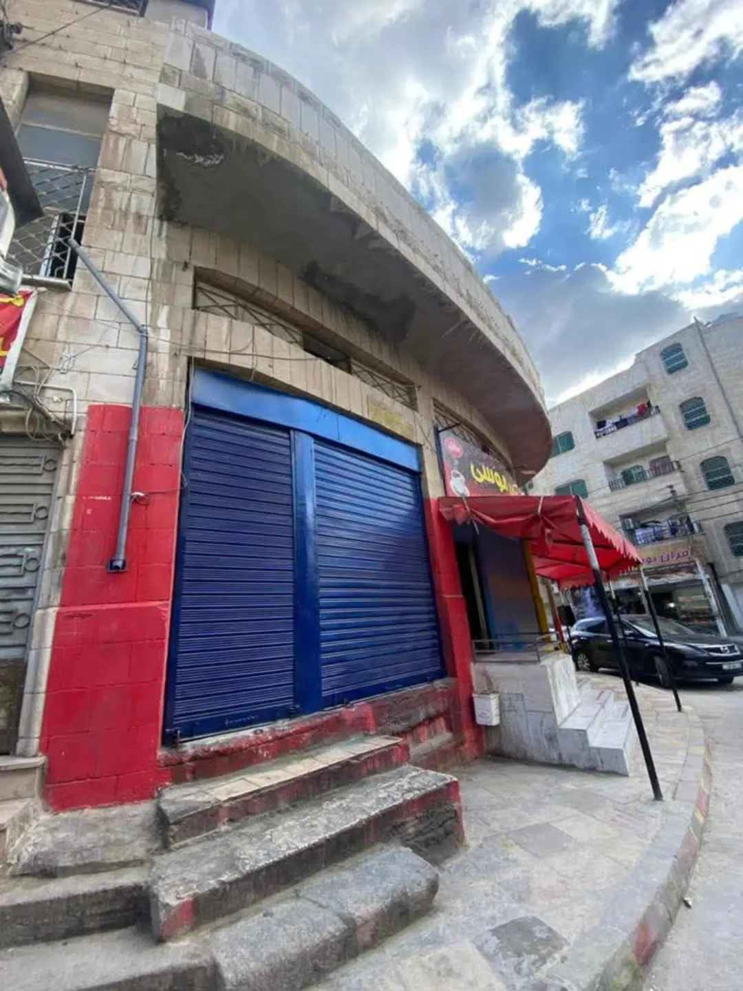 مجمع تجاري للبيع بسعر مغري