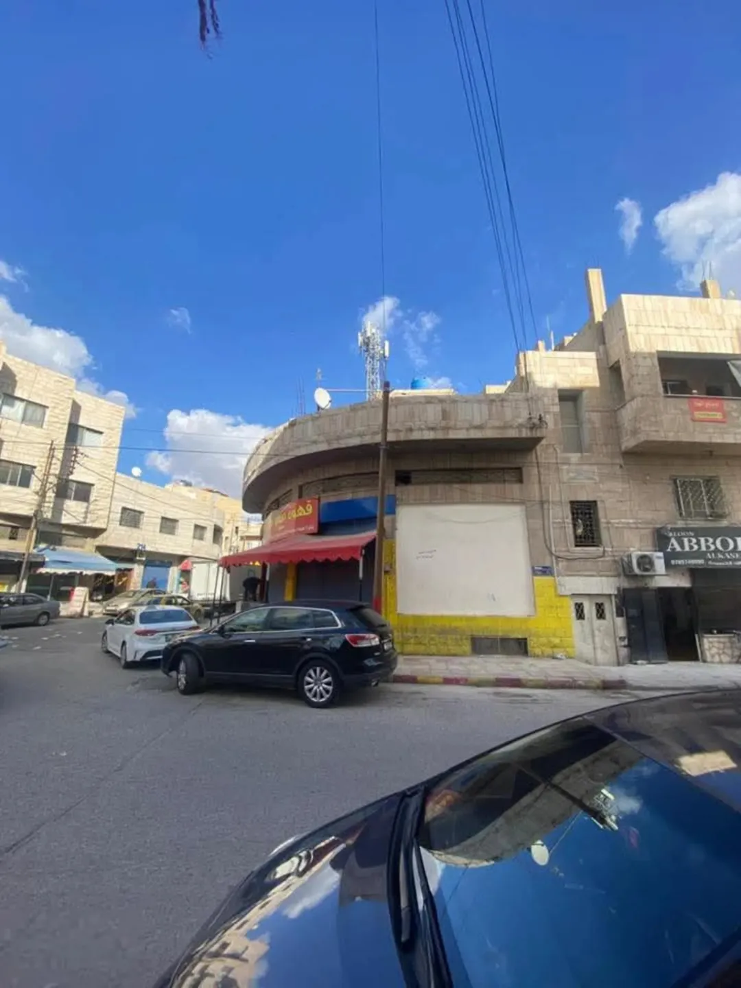 مجمع تجاري للبيع بسعر مغري